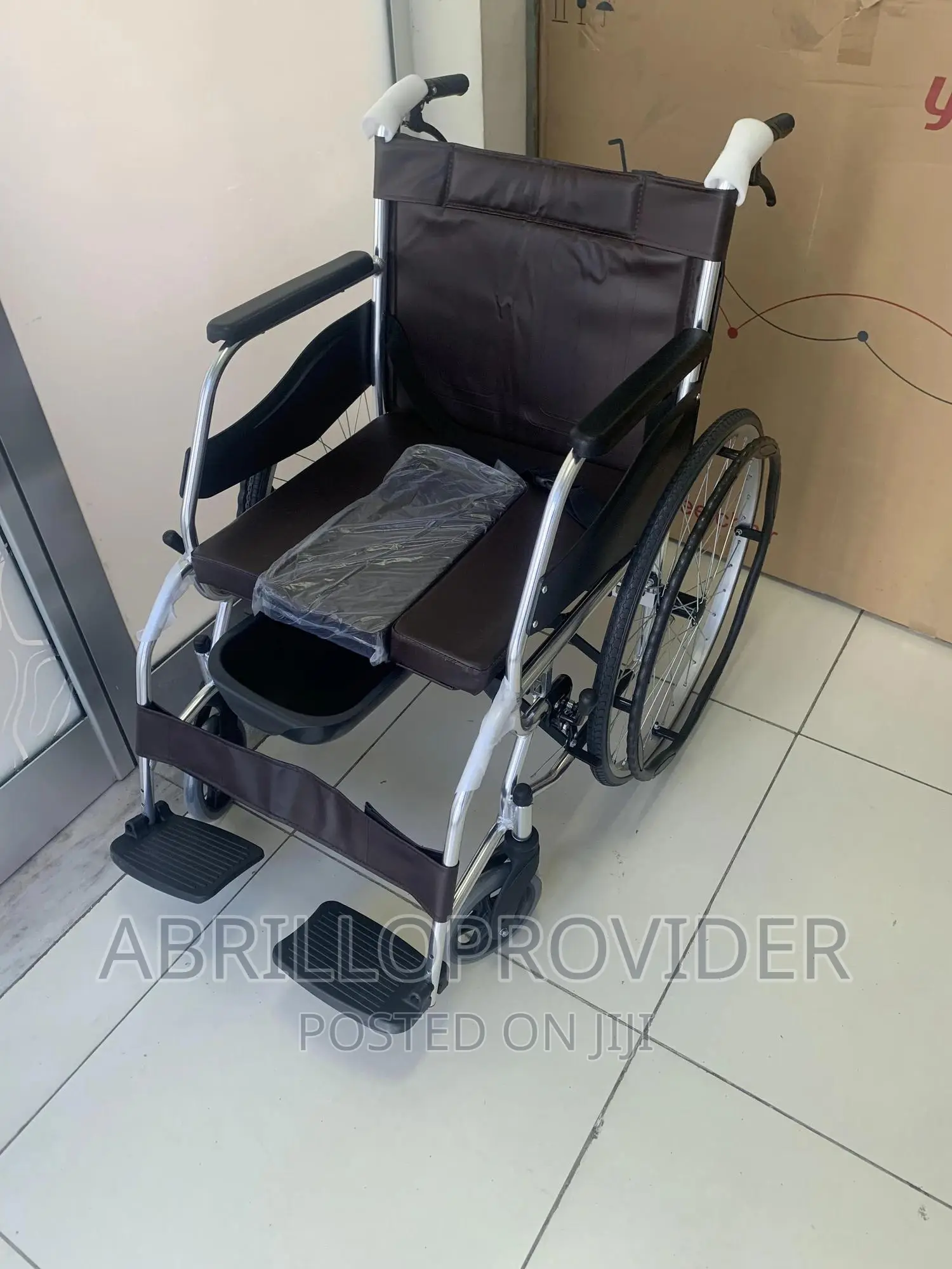 Best Quality Commode Wheelchair/Wheelchair/Mobile Wheelchair