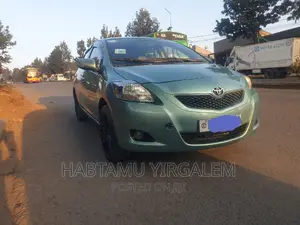 Toyota Yaris 2010 Green