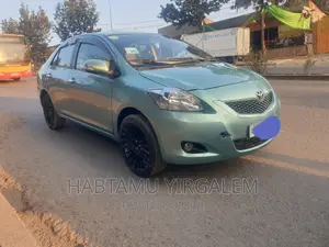 Photo - Toyota Yaris 2010 Green