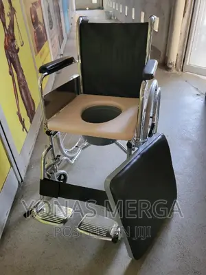 Wheelchair User to Move Themselves Around Easily/ Hand-Brake