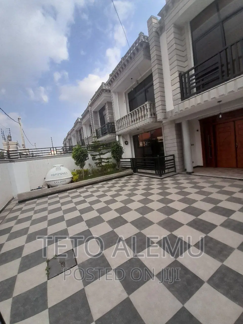 5bdrm House in የሚሸጥ ቤት አያት ኮምፓውድ, Yeka for sale