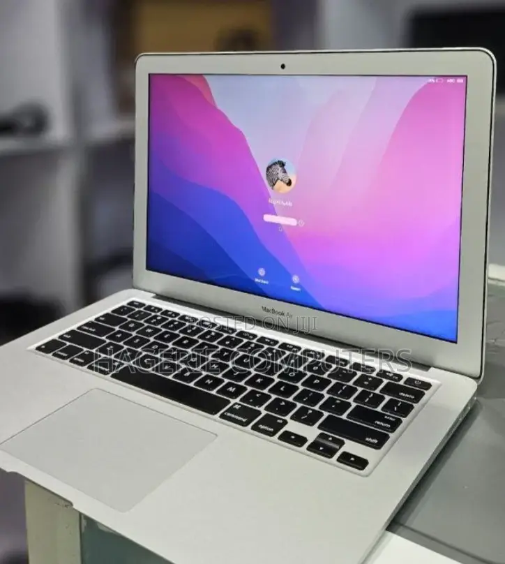 New Laptop Apple MacBook 2017 8GB Intel Core I5 SSD 128GB