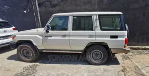 Toyota Land Cruiser 2017 White