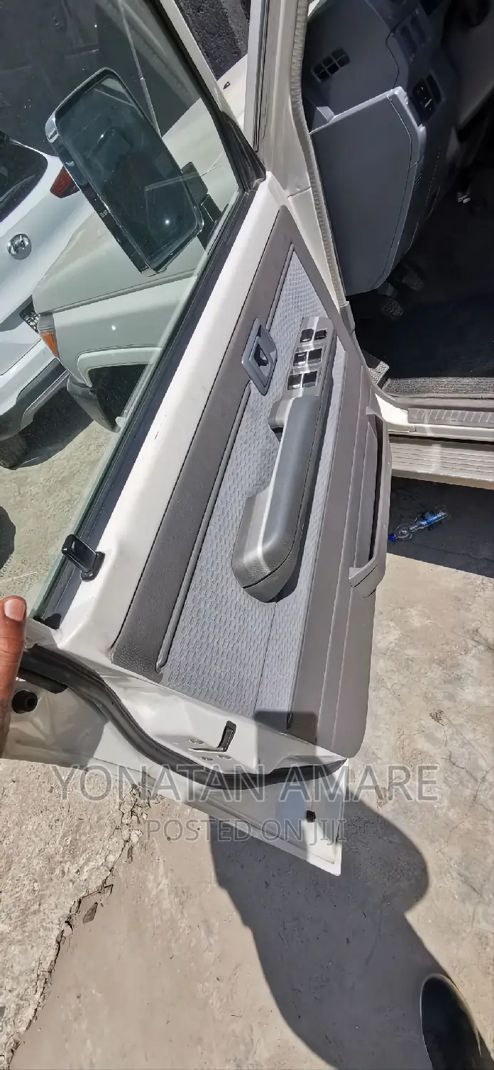 Toyota Land Cruiser 2017 White