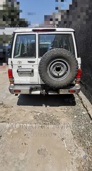 Toyota Land Cruiser 2017 White