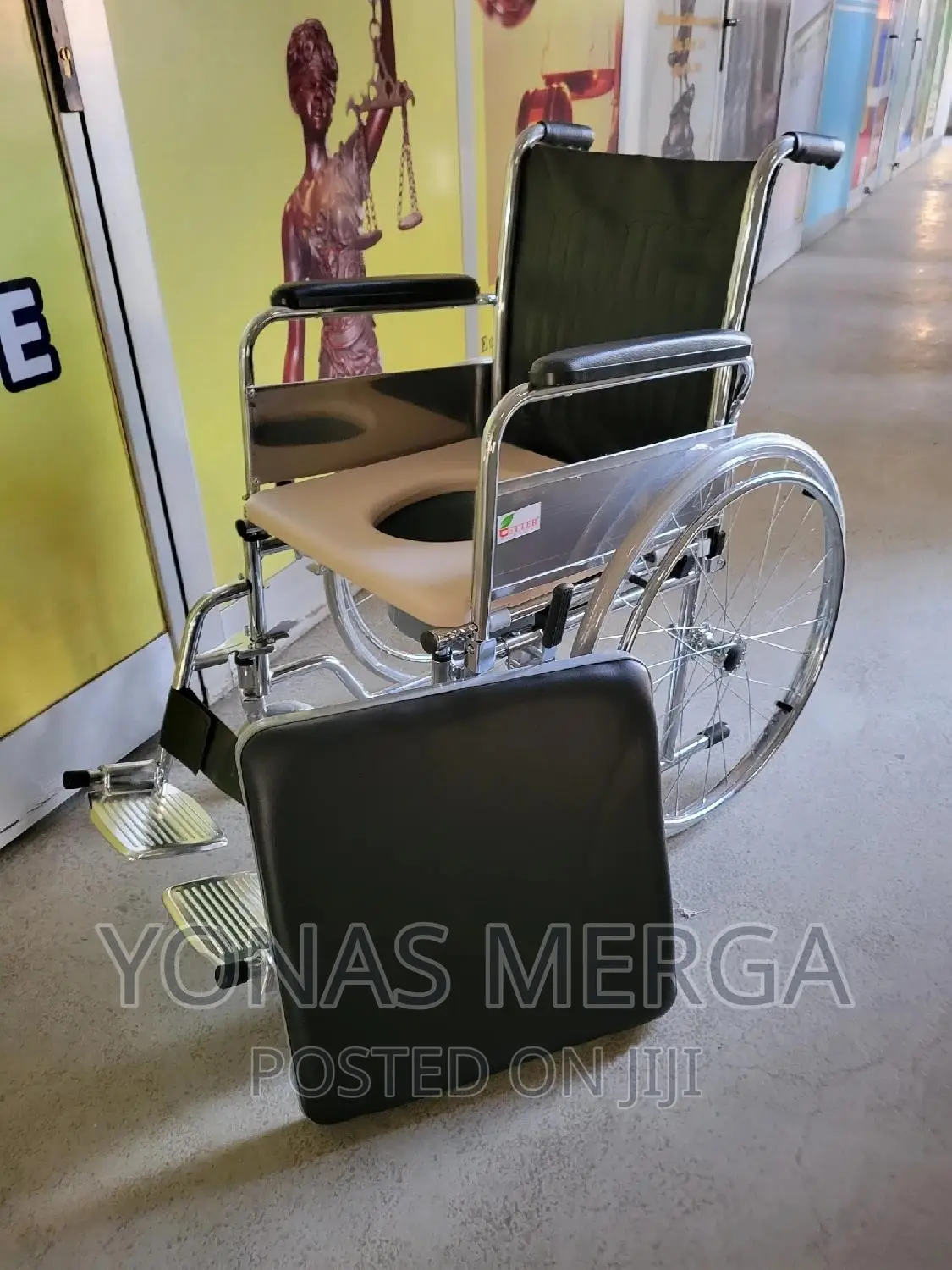 Hospicare-Wheel Chairs/Wheelchair Fold Regular(Cushion Seat)