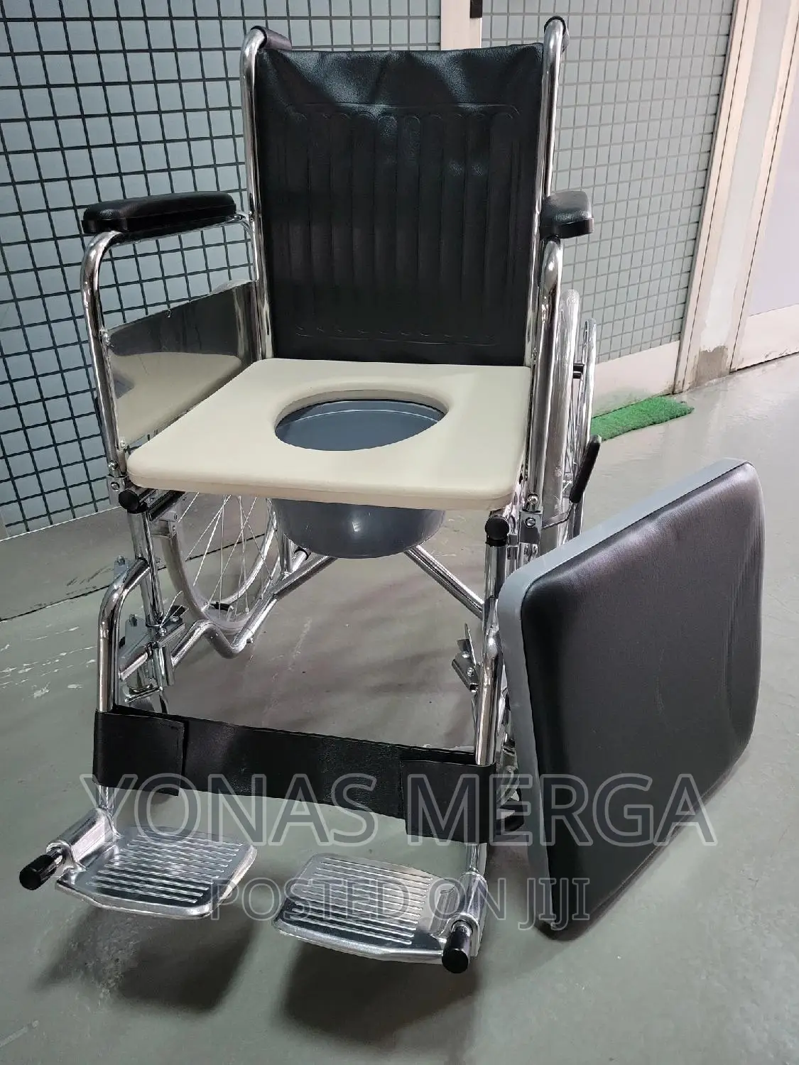 Wheelchair Easy to Fold,Press the Middle of the Seat Cushion