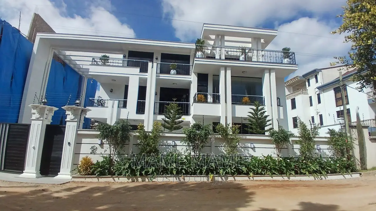 10bdrm House in Addis Abeba, Bole for sale