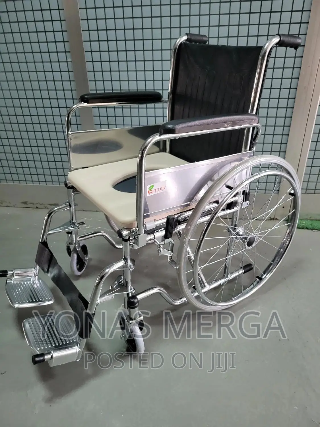 Wheelchair Toilet:Help Solve Problem of Inconvenient Toilet