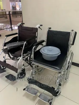 Medical Upholstered Commode Wheelchair/Wheelchair/Wheelchair