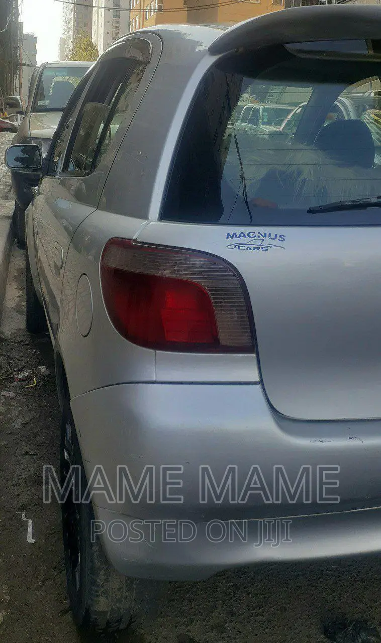 Toyota Vitz 2001 Silver