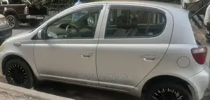 Toyota Vitz 2001 Silver