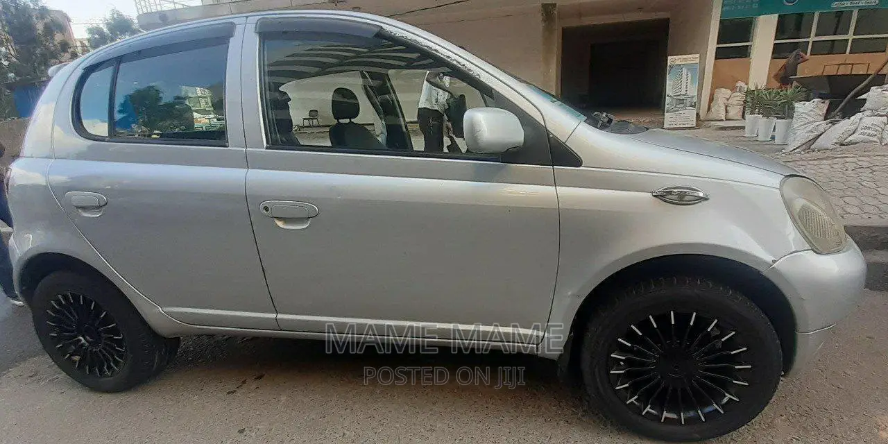Toyota Vitz 2001 Silver
