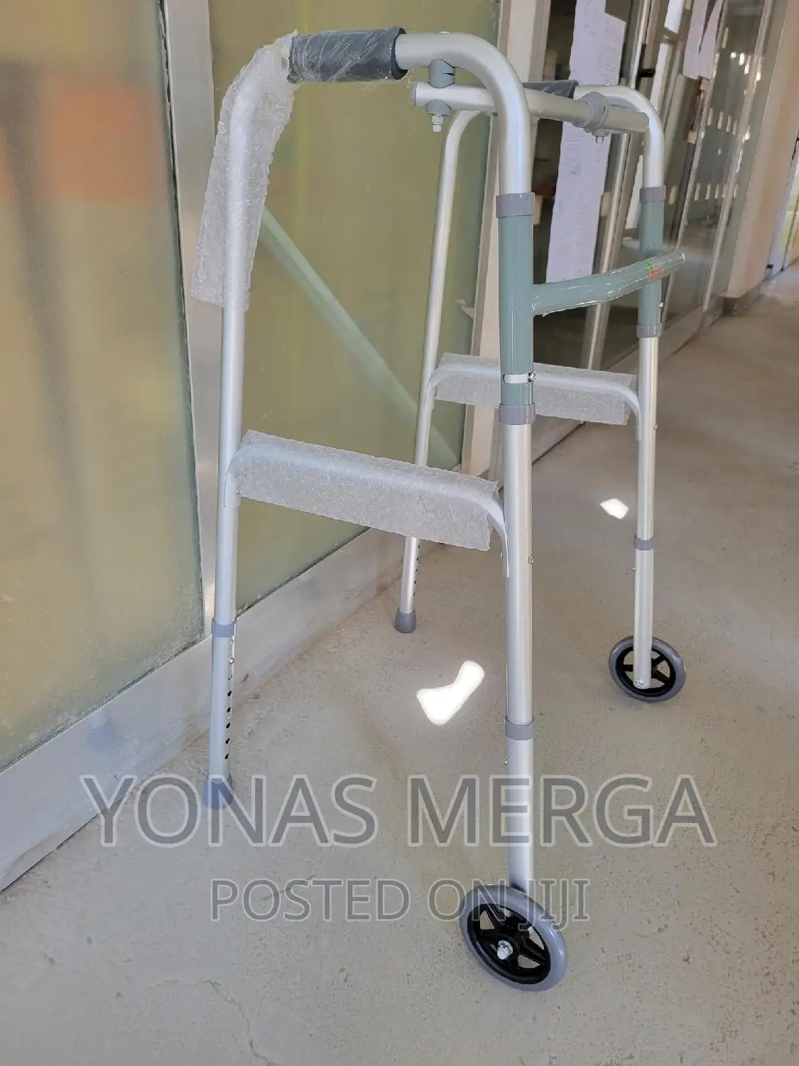 Walker Strong Riveted Joint It's Easy to Carry, Easy to Fold