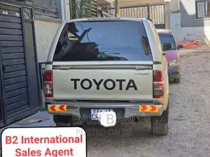 Toyota Hilux 2010 Gold