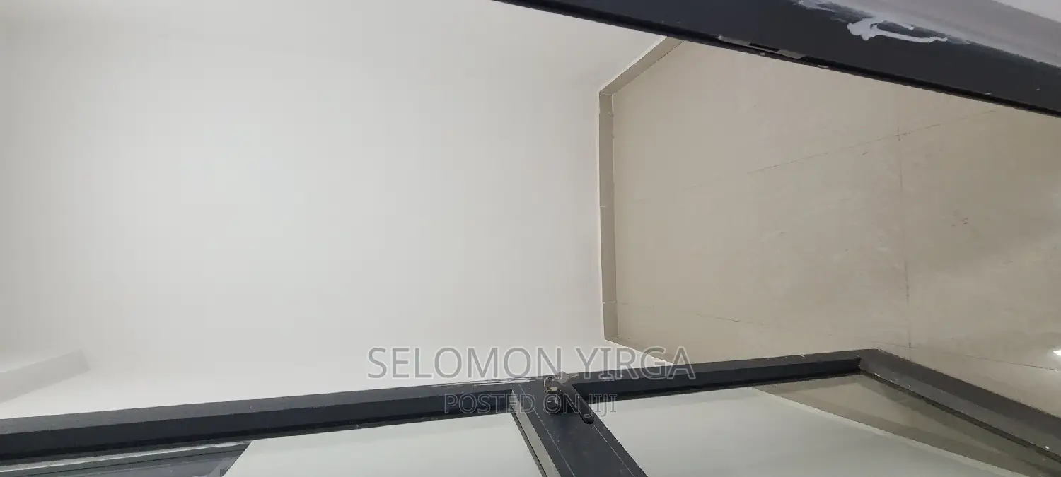 3bdrm Apartment in Adis Abba, Bole for sale