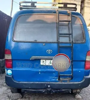 Toyota HiAce 2001 Blue