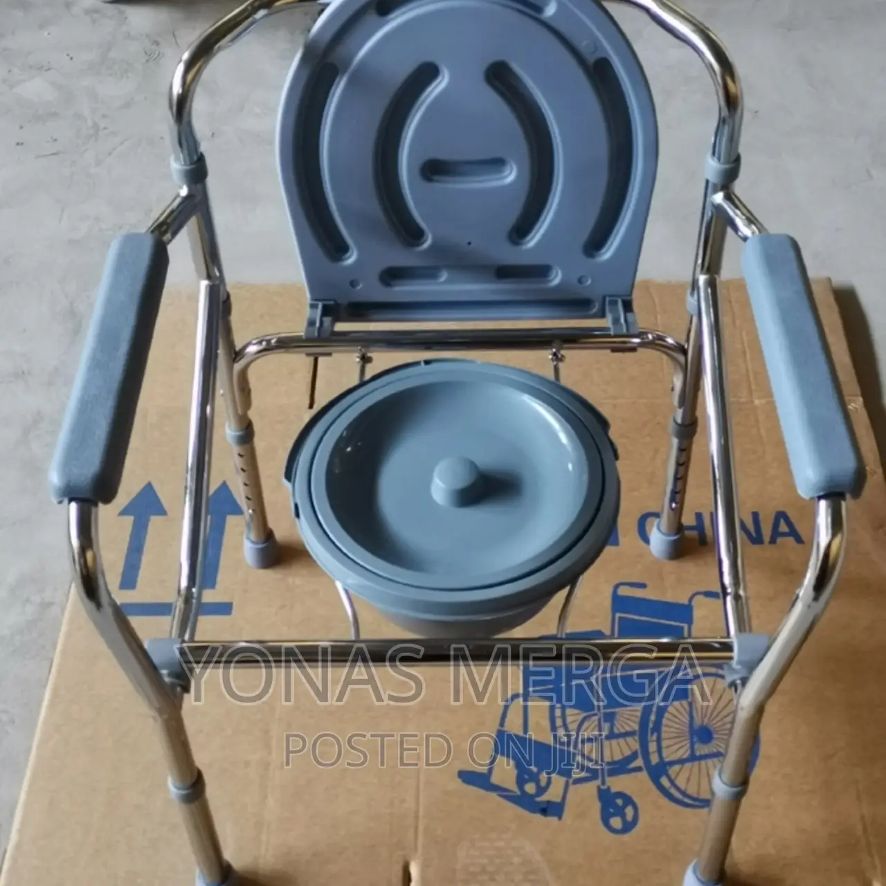 Commode Chair:Foldable Function, Easy to Use,Easy to Carry