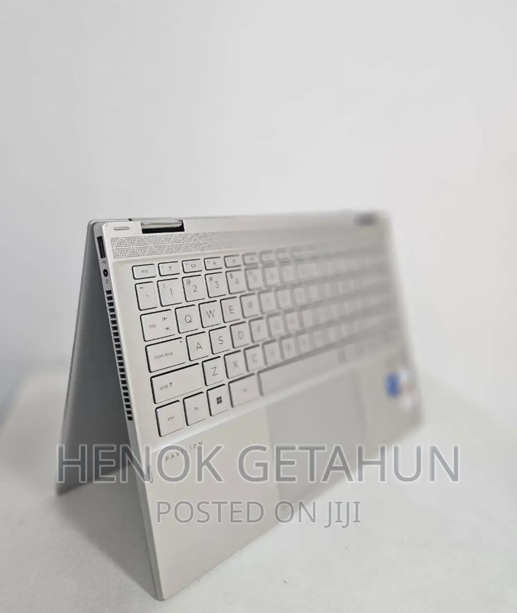 New Laptop HP Pavilion X360 8GB Intel Core I5 SSD 512GB