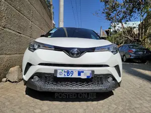 Photo - Toyota C-HR 2017 White