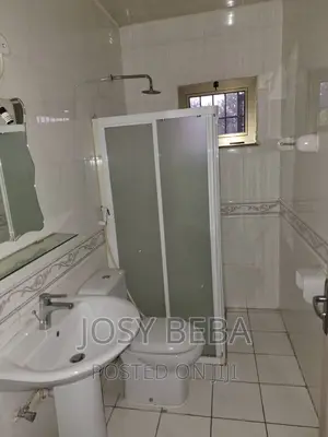 8bdrm House in Bole for rent