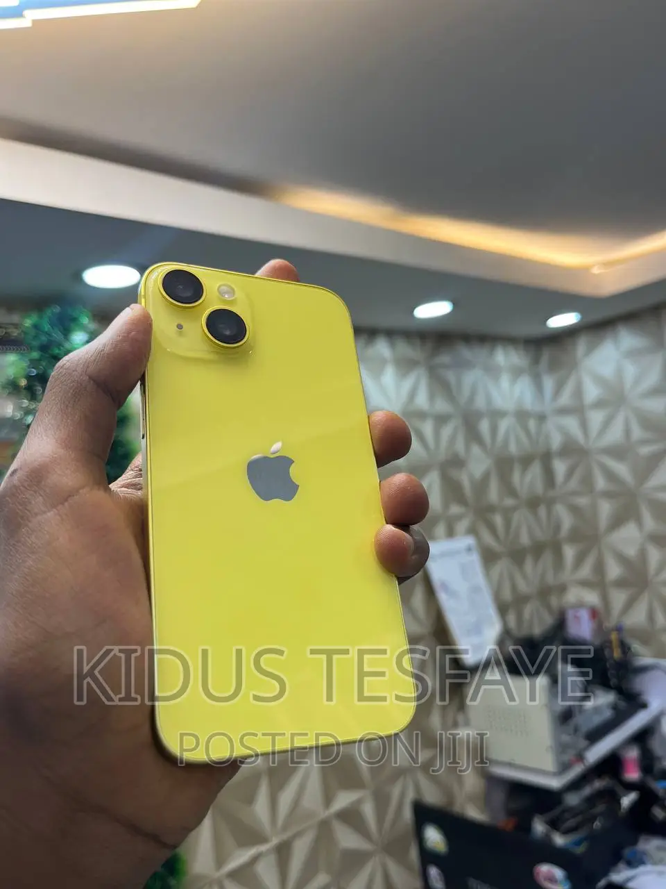 New Apple iPhone 14 128 GB Yellow