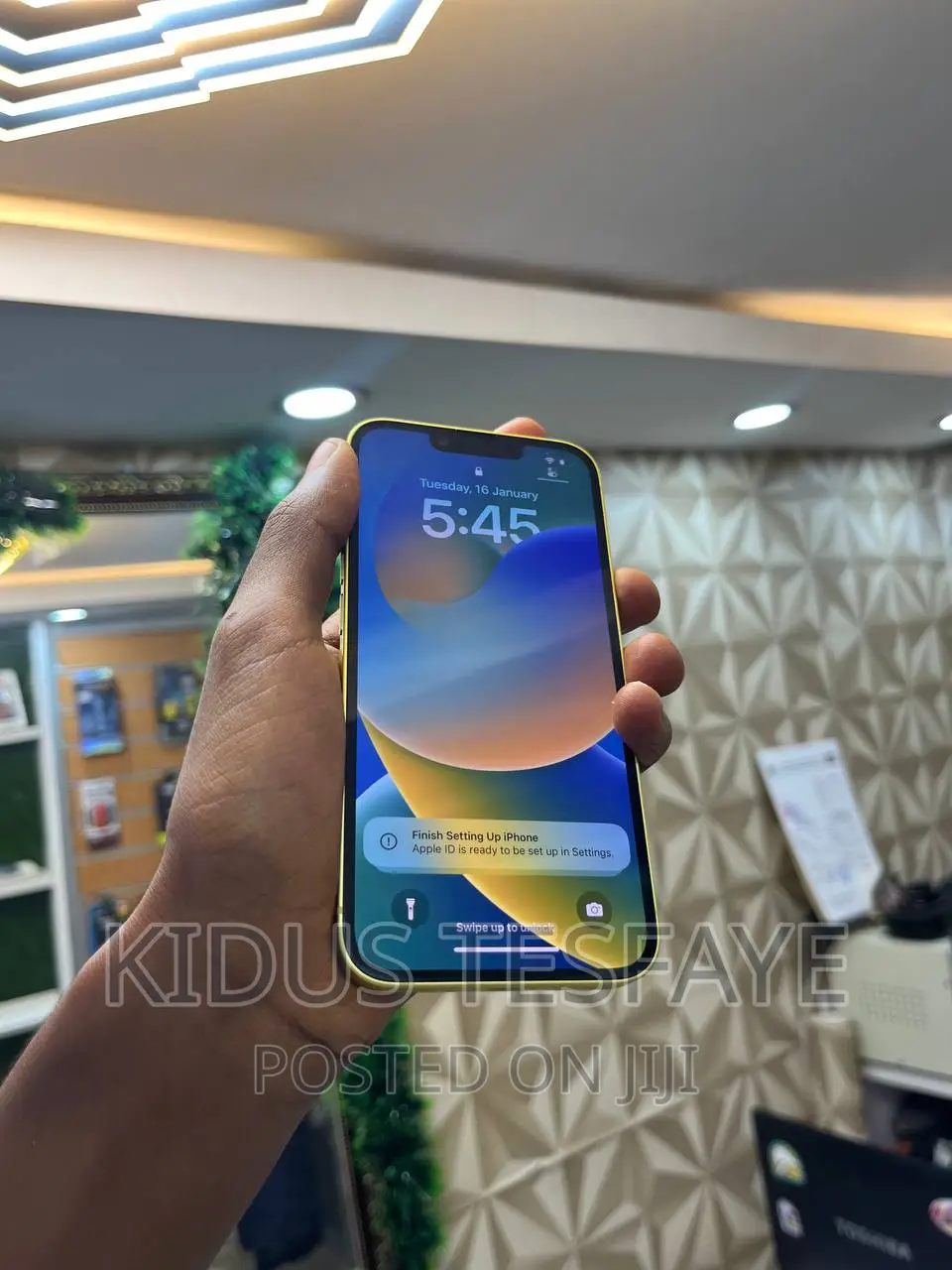 New Apple iPhone 14 128 GB Yellow