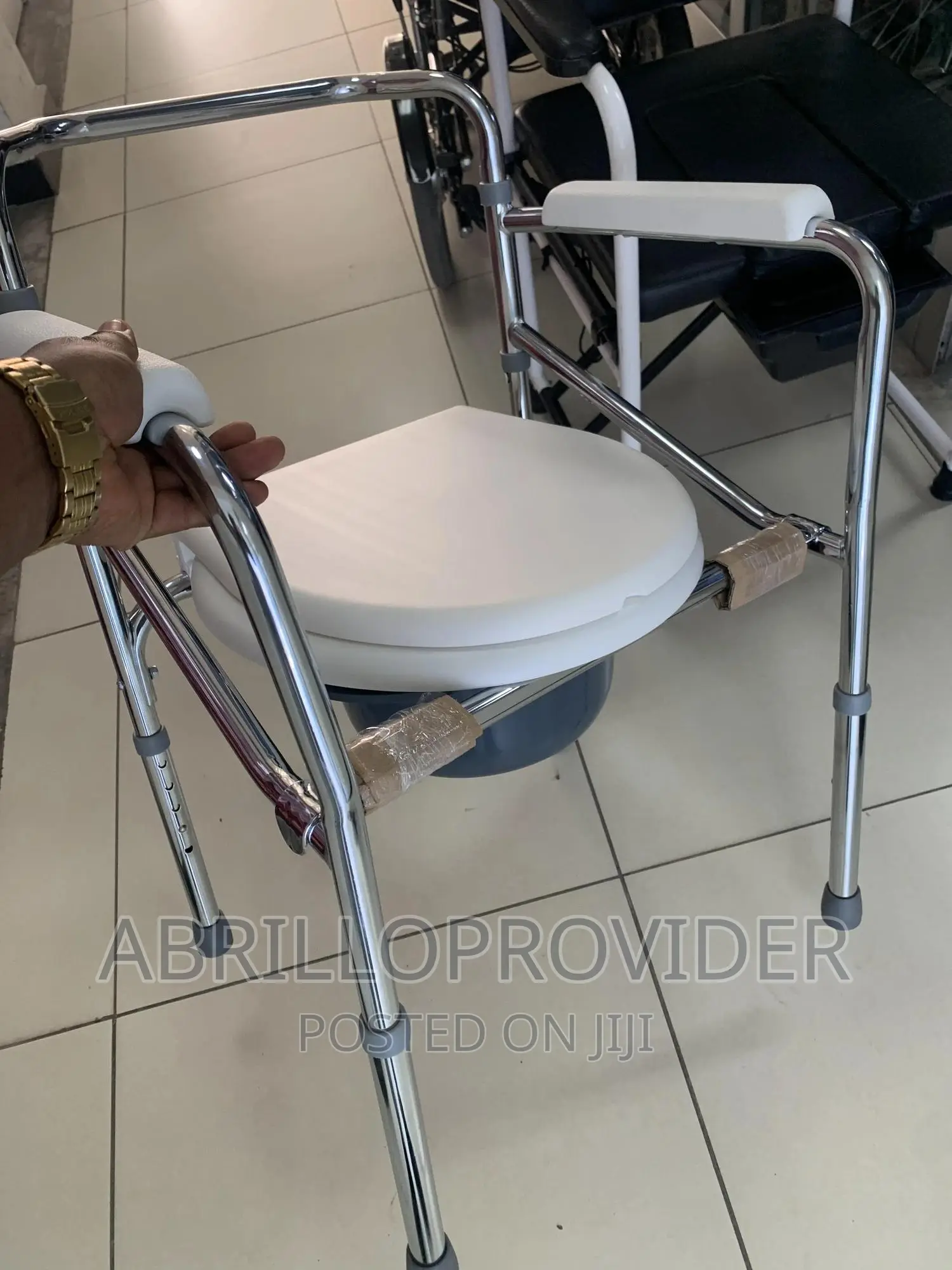 Heavy Duty Bedside Commode Chair With Drop-Arm (For Easy Tra