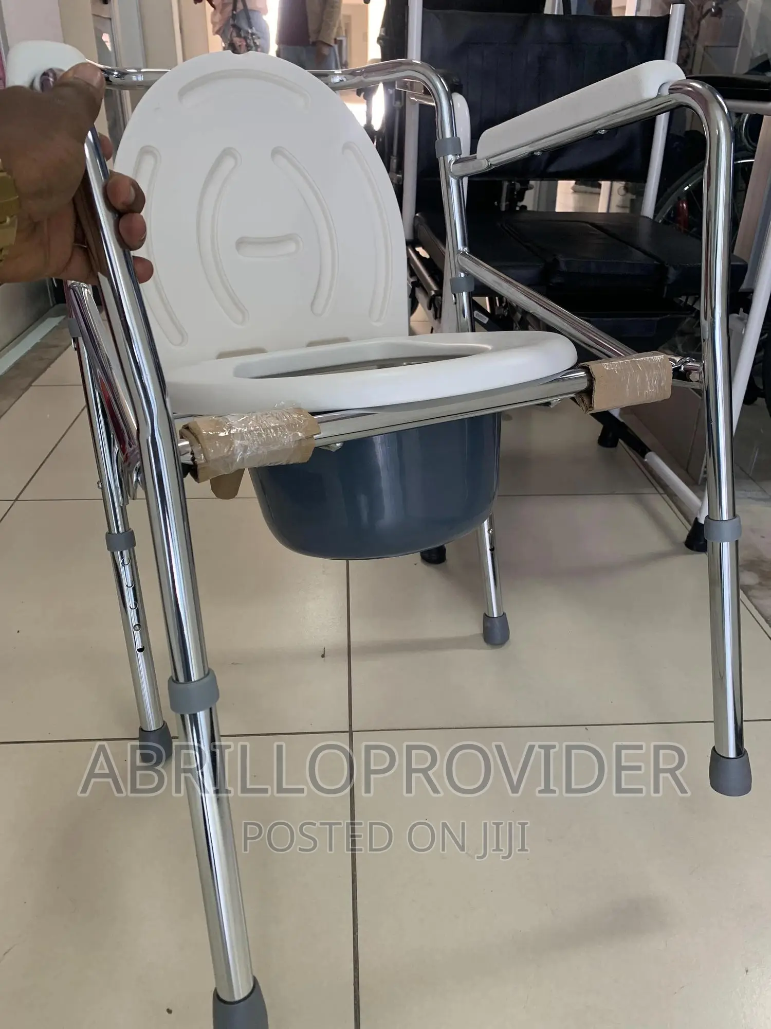 Heavy Duty Bedside Commode Chair With Drop-Arm (For Easy Tra