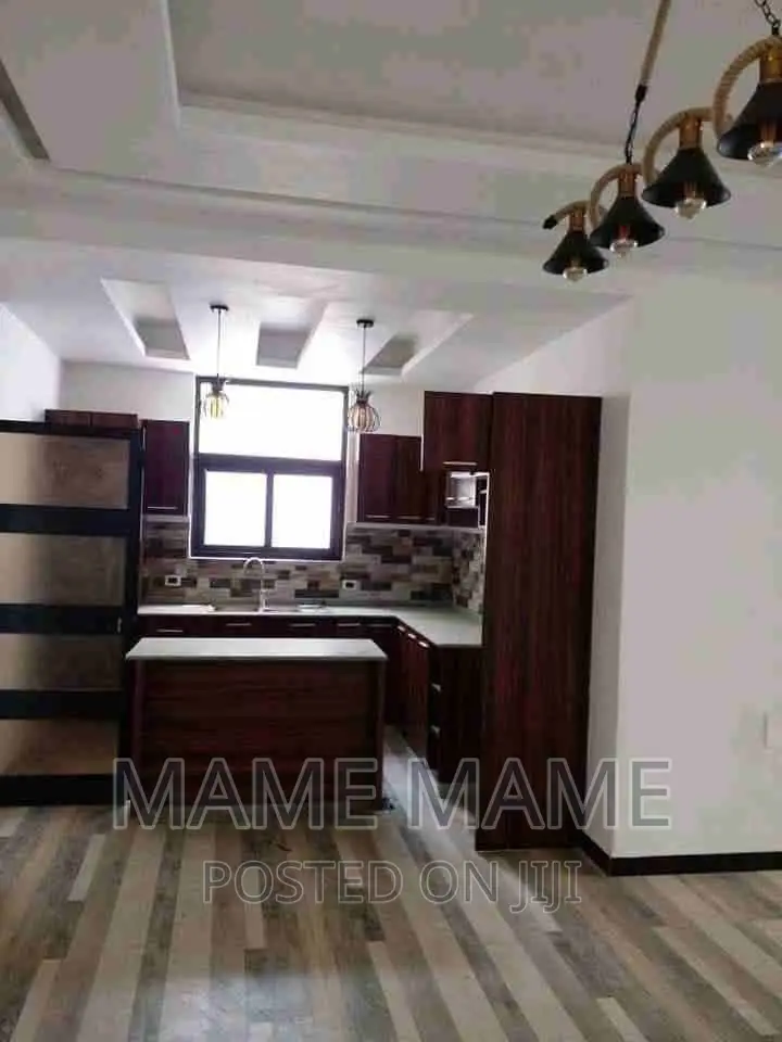 7bdrm House in Addis Abeba, Bole for sale