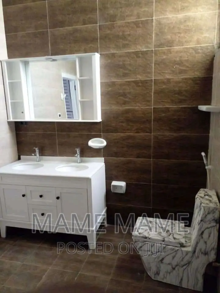 7bdrm House in Addis Abeba, Bole for sale