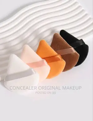 Photo - 5 PCS Triangle Shaped Velvet Powder Puffs