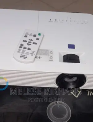 Photo - New Sony VPL-Dx221 Projector