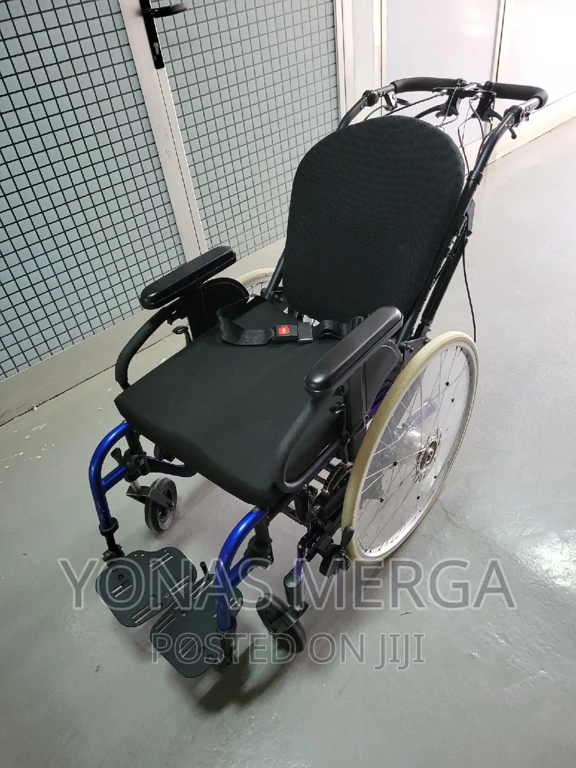 የአዉሮፓ ስታኖዳርድ Wheelchair/Nursing,Push Multiuse Wheelchair