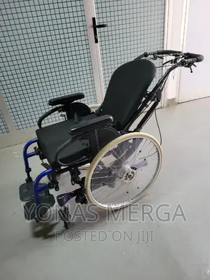 Wheelchair Offers Wide Variety of Seating Lying Positions