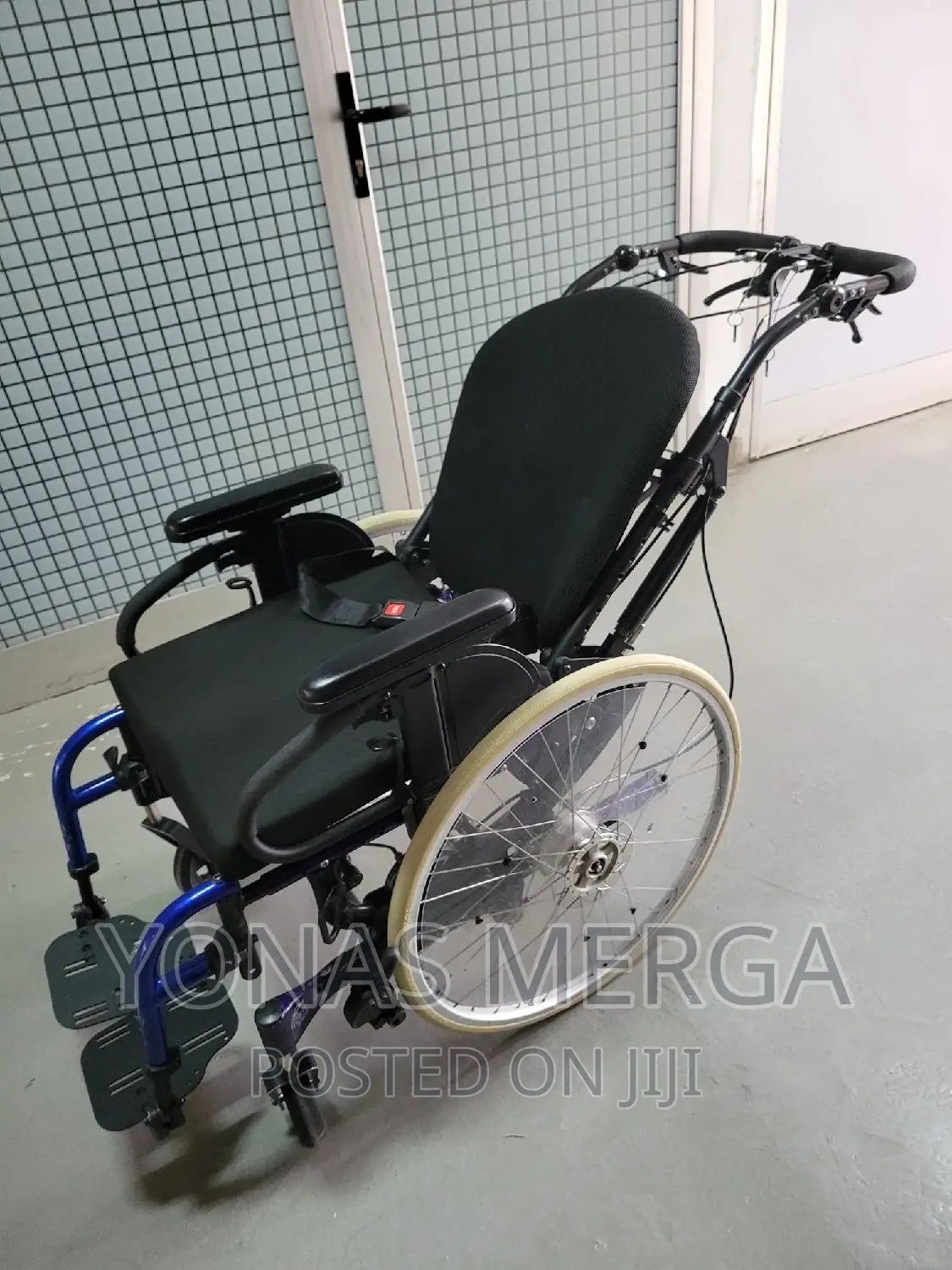 Home /Wheelchair/Wheelchairs/Aktiv-Uk X5 Lmodular Wheelchair