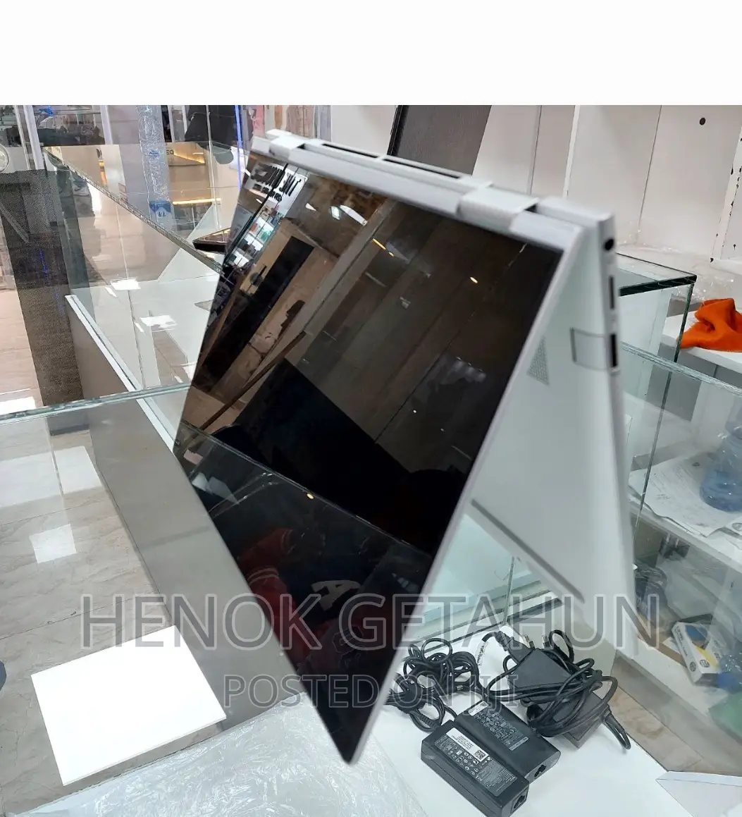 New Laptop HP Envy X360 8GB Intel Core I7 SSD 512GB