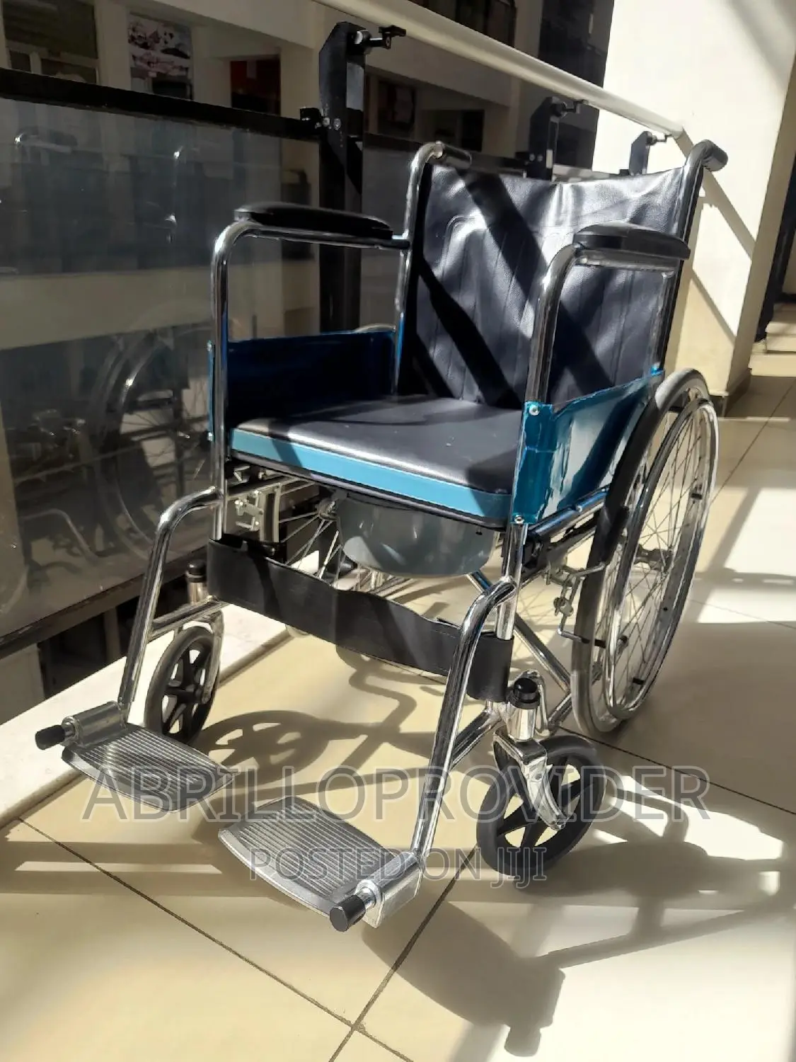 Commod Wheelchair/Slightly Used Toilet Wheelchair/Wheelchair