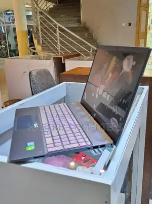 New Laptop HP Pavilion 15-Eh0050wm 8GB Intel Core I5 SSD 512GB