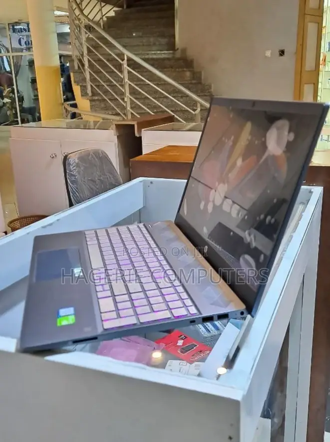 New Laptop HP Pavilion 15-Eh0050wm 8GB Intel Core I5 SSD 512GB