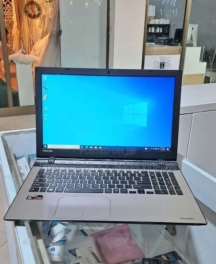 New Laptop Toshiba Satellite C665 4GB AMD A8 HDD 500GB