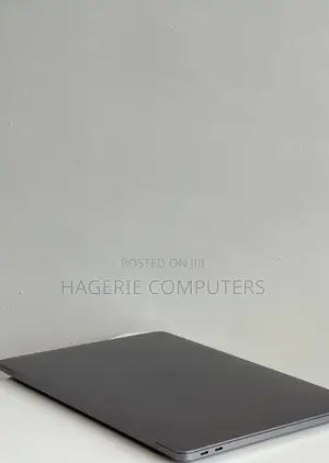 New Laptop Apple MacBook Pro 2017 8GB Intel Core I5 SSD 256GB