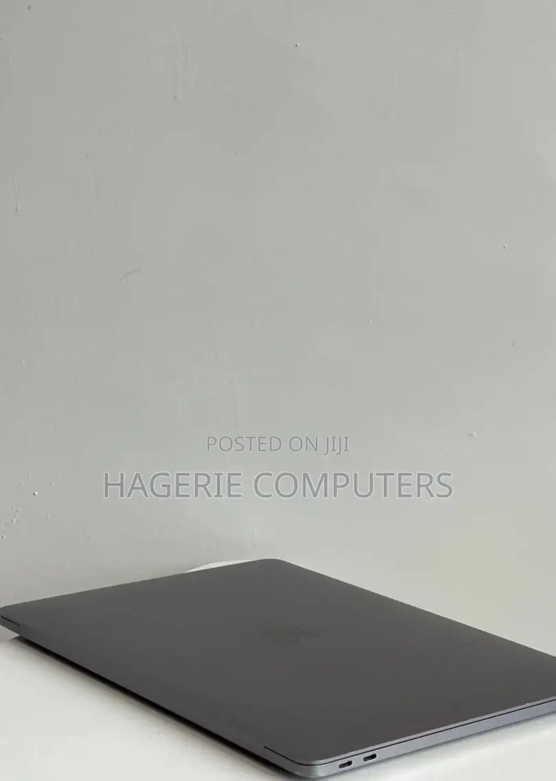 New Laptop Apple MacBook Pro 2017 8GB Intel Core I5 SSD 256GB