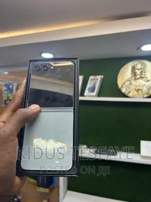 New Samsung Galaxy Z Flip 5 256 GB