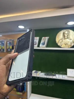 New Samsung Galaxy Z Flip 5 256 GB