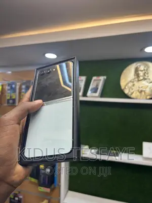 Photo - New Samsung Galaxy Z Flip 5 256 GB