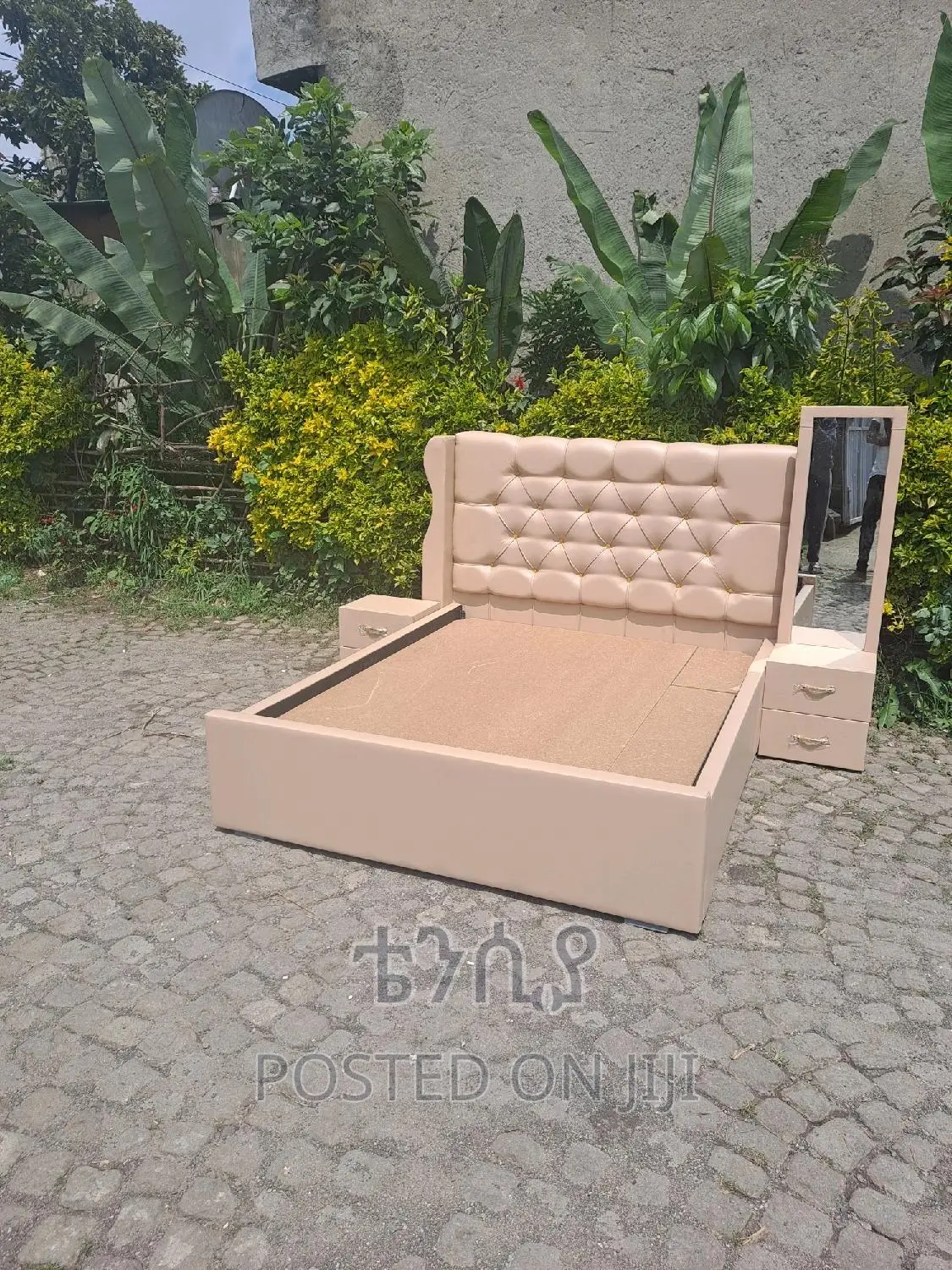 አሚኒ ዘመናዊ አልጋ