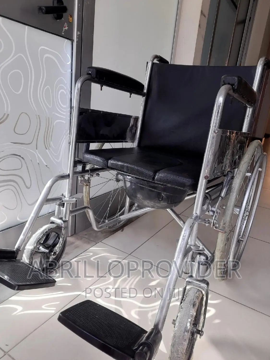 Toilet Wheelchair/Commode Wheelchair/Wheelchair/Used