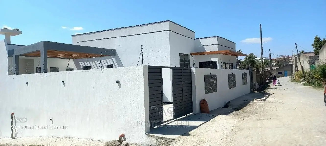 5bdrm Villa in ቅንጡ ቪላ ጃክሮስ, Bole for sale