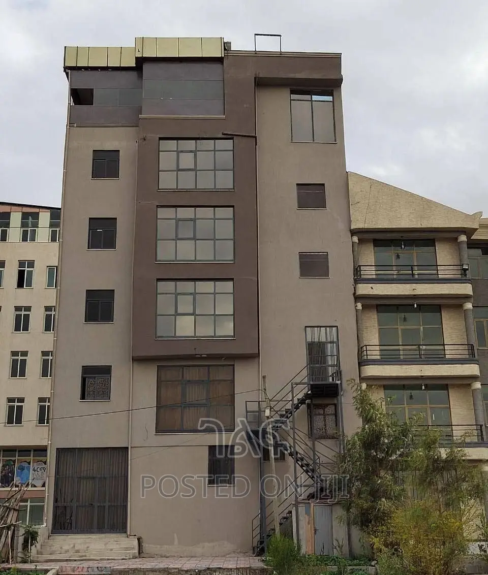 20bdrm Apartment in የግል, Bole for sale